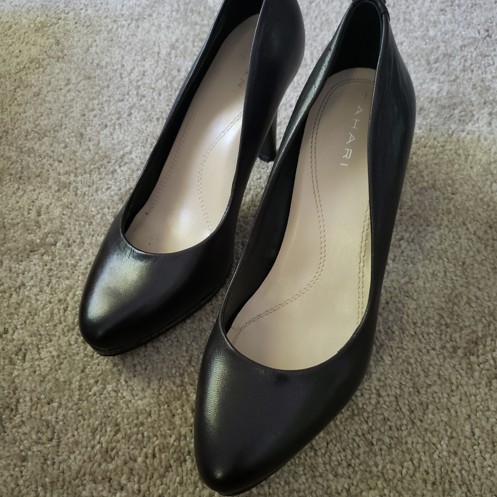 Black leather Tahari heels